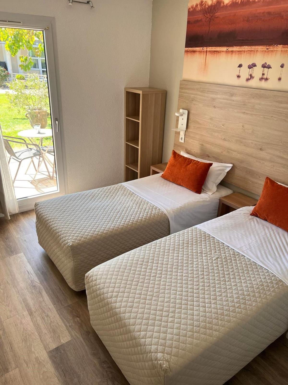 Hotel Le Mas Des Ponts D'ארל מראה חיצוני תמונה
